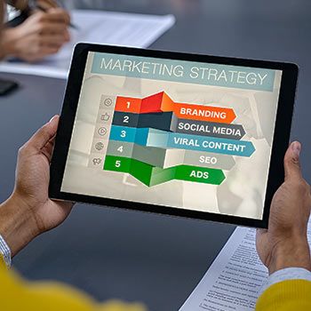 Immagine introduttive del corso digital marketing